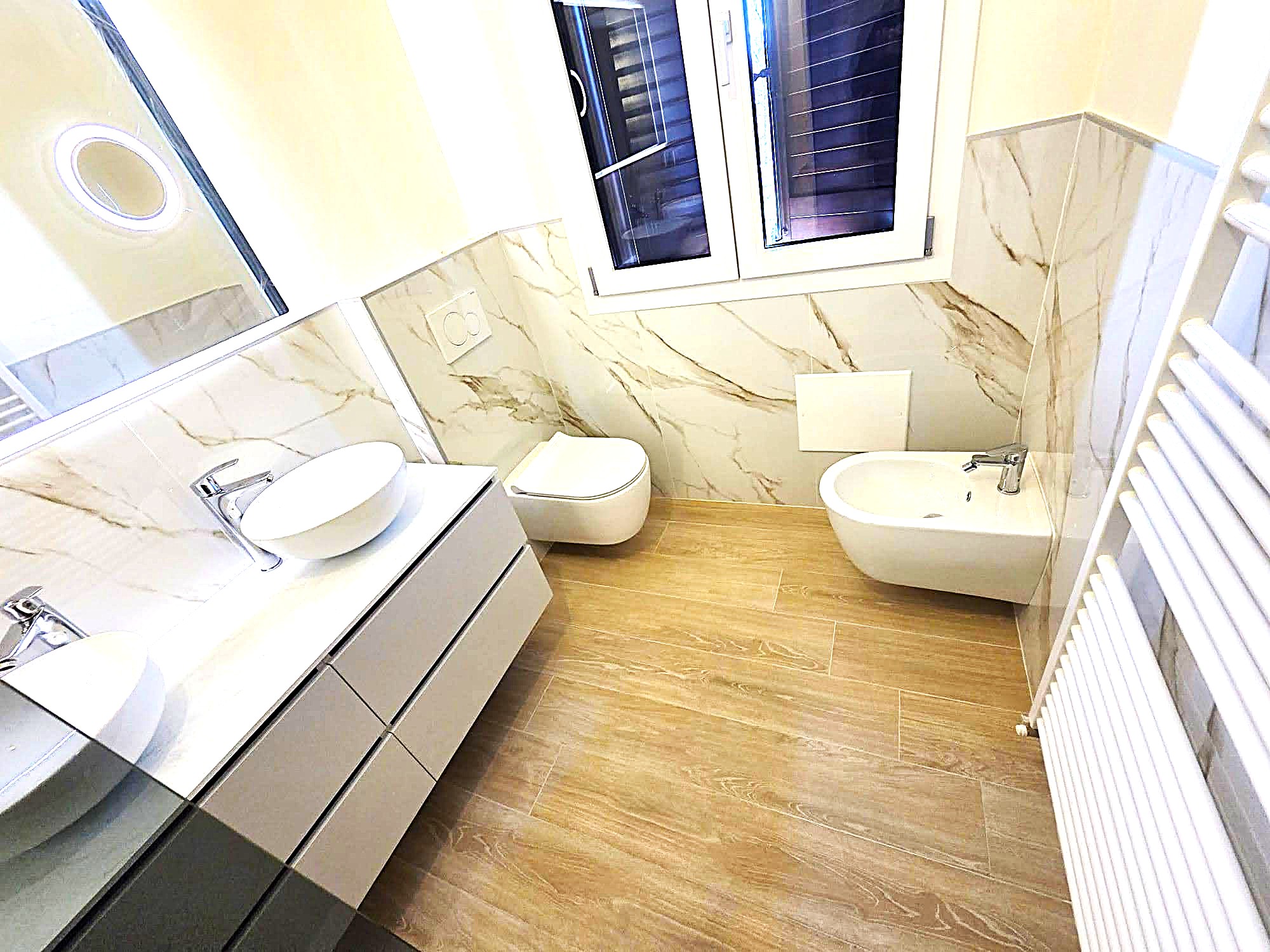 bagno gres stile legno modena